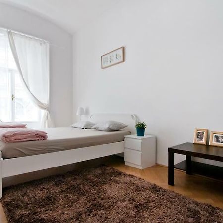 Marvelous Midtown Apartment Wina Bagian luar foto