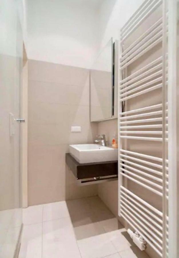 Marvelous Midtown Apartment Wina Bagian luar foto