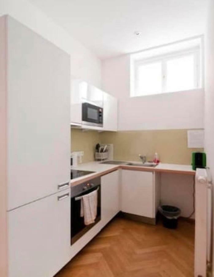 Marvelous Midtown Apartment Wina Bagian luar foto