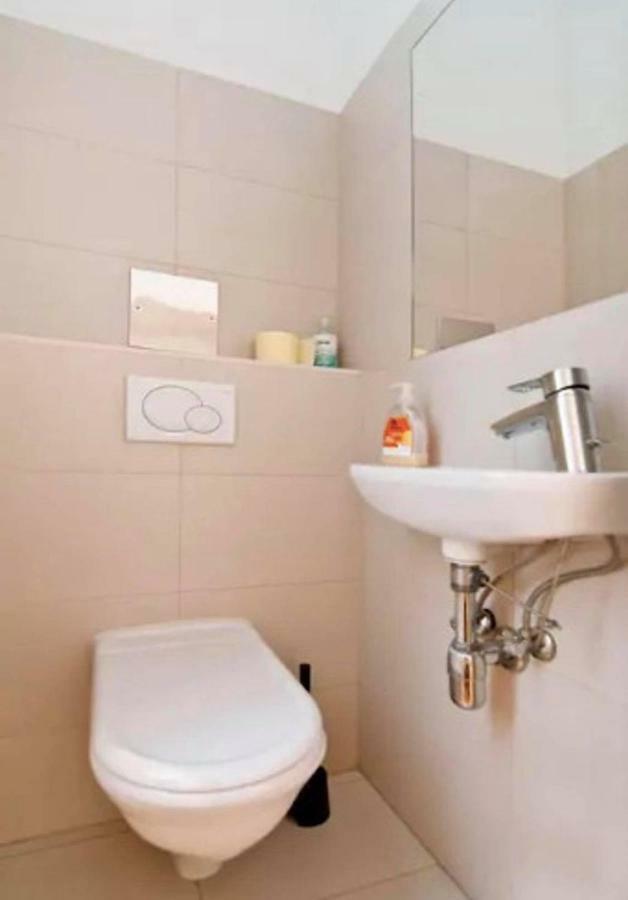 Marvelous Midtown Apartment Wina Bagian luar foto